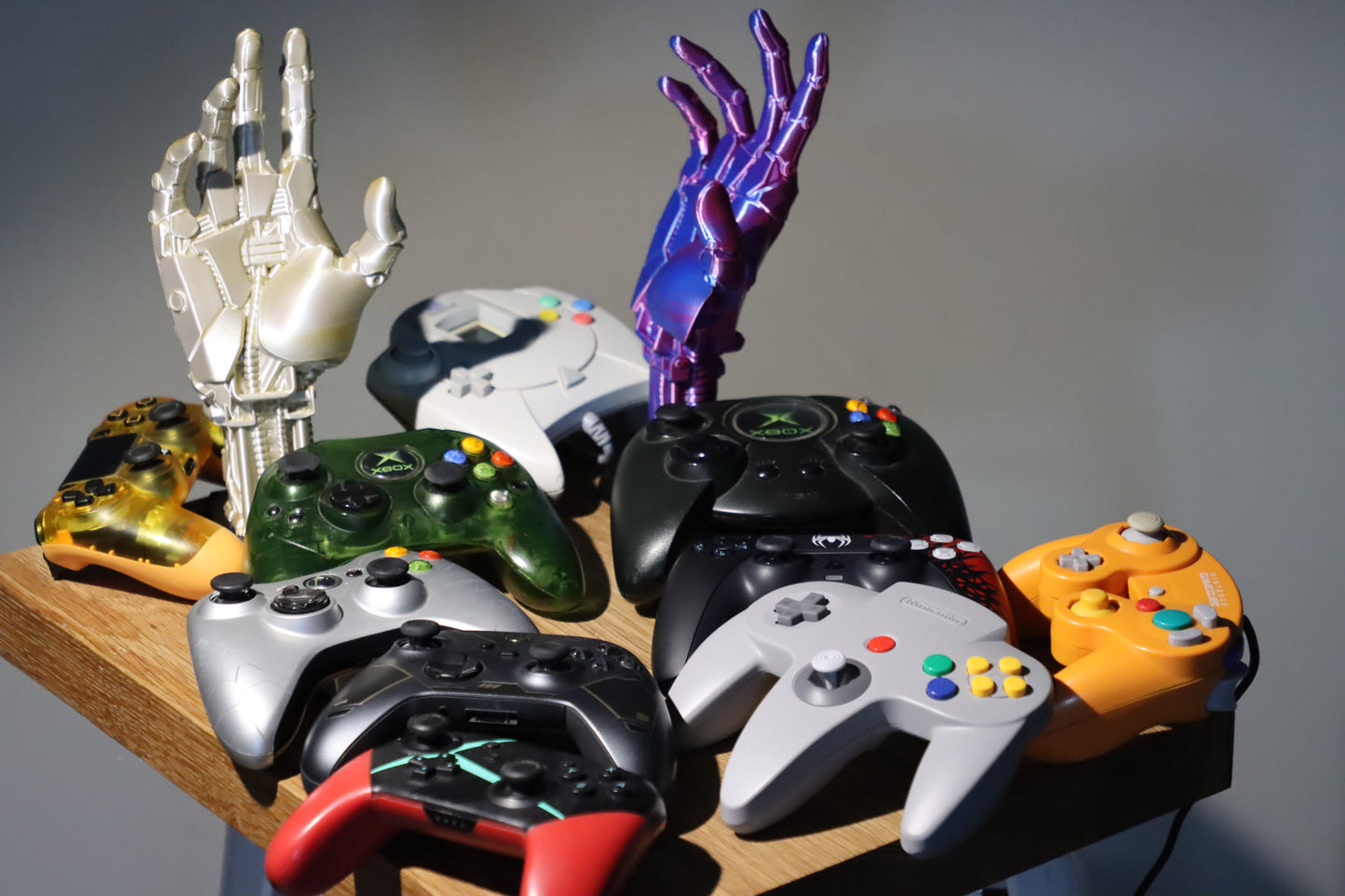 Robot Hand Gaming Controller Display Stand