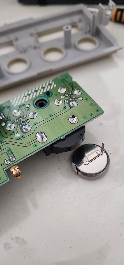 Side by side of new and old battery mounts (Nintendo Gamecube)