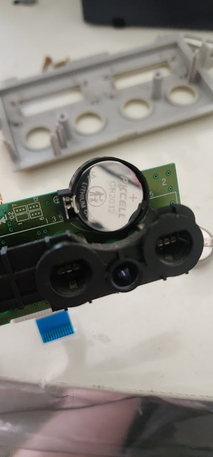 New battery and easily replaceable mount for gamecube