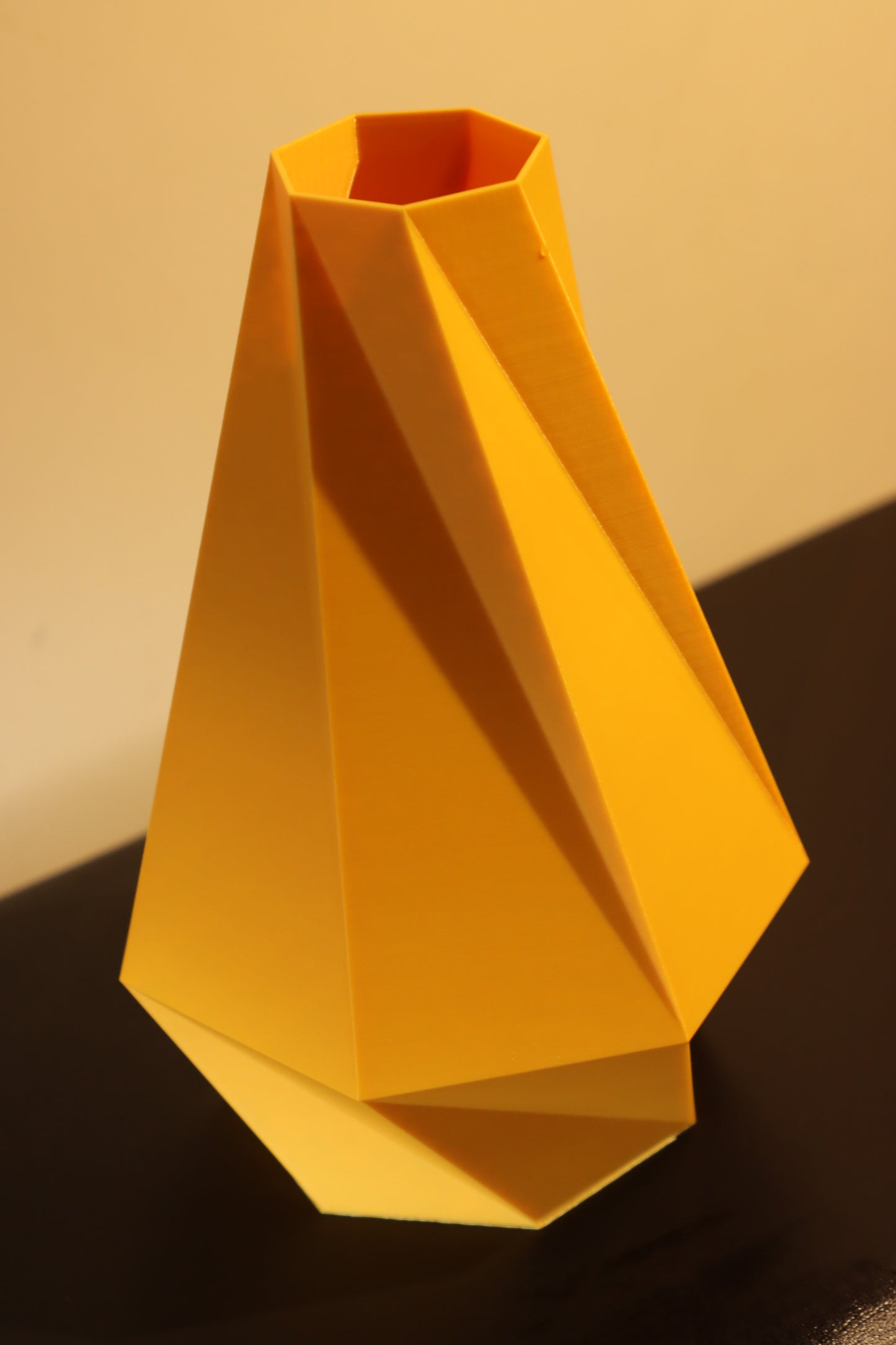 Sept Facettes - Poly Vase